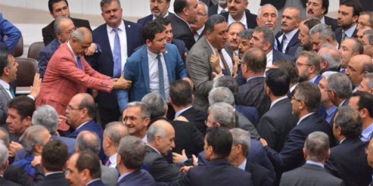 CHP’lilerin üzerine yürüdüler