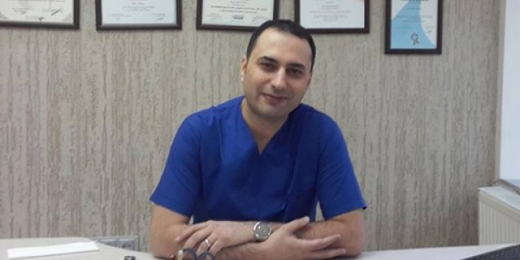 Zekeriya Öz’un balkonunda foto çektirdiği diş doktoru 15 yılla yargılanıyor!