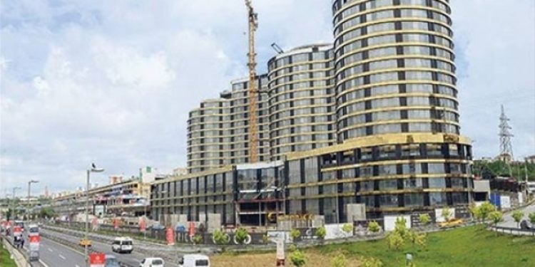 Jet Fadıl’ın Caprice Gold’u Bekçi köpeğine kaldı..