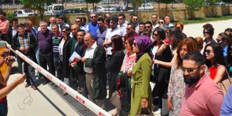 Otopark yüzünden Başsavcıyı protesto eden avukatlara iddianame!