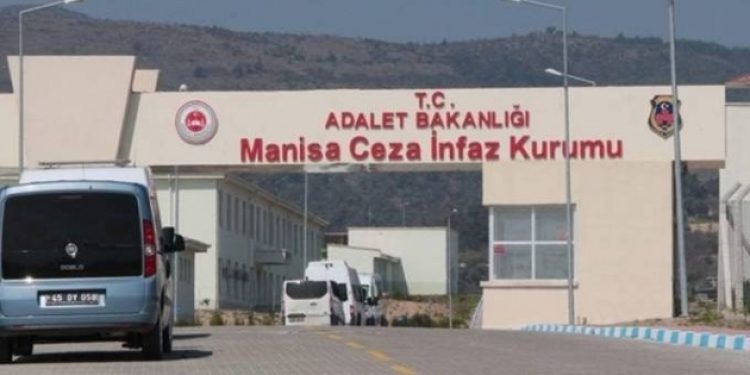 Hamileyken tutukladılar doğum yapınca bebeğiyle tekrar zindana koydular