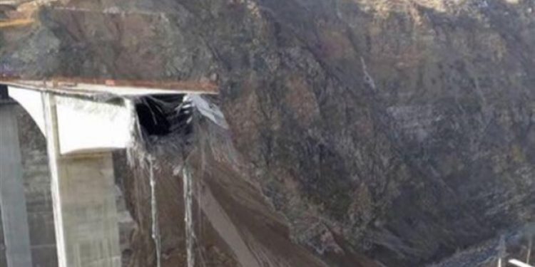 AKP’nin yüz milyon liralık köprüsü dökülüyor..