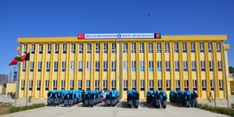 Afganistan’daki öğretmenler serbest! Eğitimci ve işadamı ise ev hapsinde..