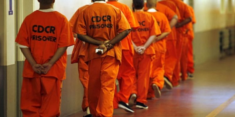 Erdoğan ‘tek tip kıyafeti’ Guantalamo ile savundu