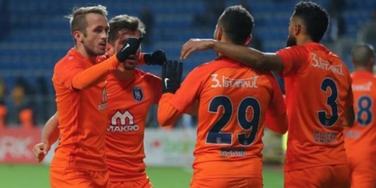 Medipol Başakşehir ligin ilk yarısını lider kapattı