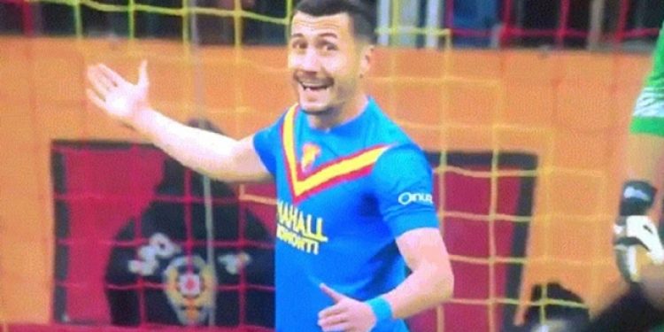 Jahovic’in hakem taklidi maça damga vurdu!
