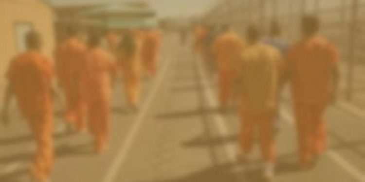 Kadınlar ve çocuklar tek tip giymeyecek