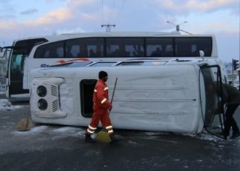 Öğrenci servisi ile yolcu otobüsü çarpıştı: 18 yaralı
