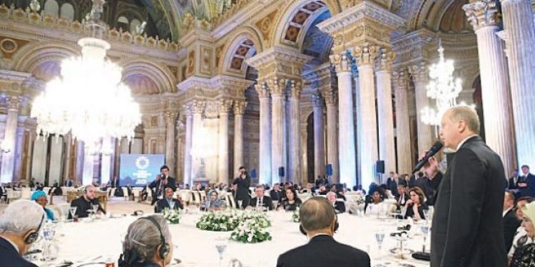 AKP Hükümeti gösterişte hiçbir tasarruf yapmıyor..