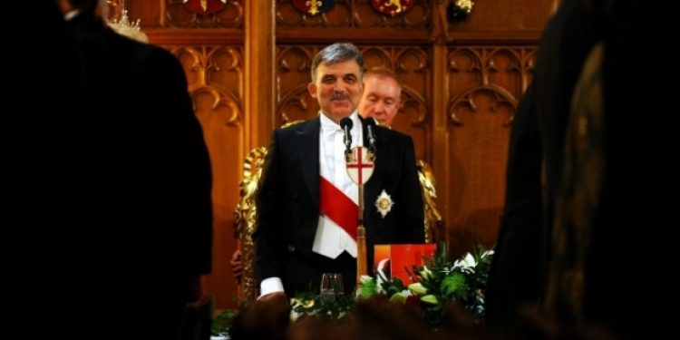 AKP’li Çamlı’dan Abdullah Gül’e ‘frak’lı gönderme