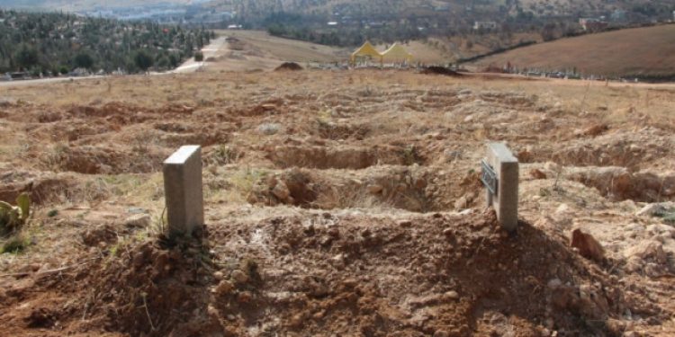 Antep’te dövülerek öldürülen bebek kimsesizler mezarlığına defnedildi