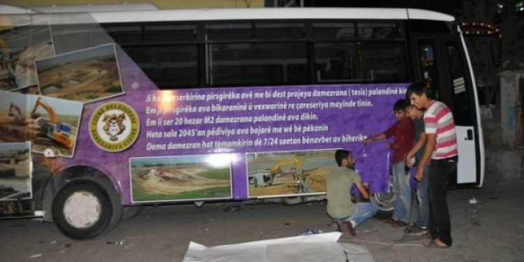 Yeni Kayyım Kürtçe afişleri söktürdü