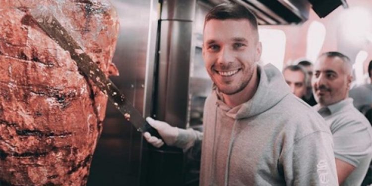 Podolski’nin dönercisinde izdiham!