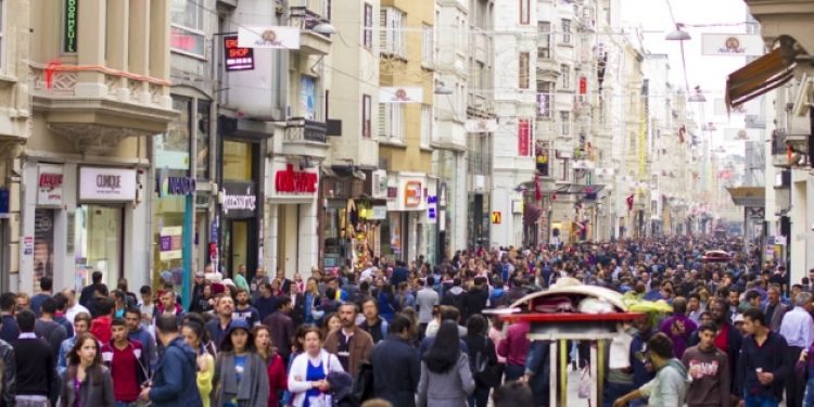 Halkın ekonomi ve eğitimle ilgili endişeleri gitgide artıyor!