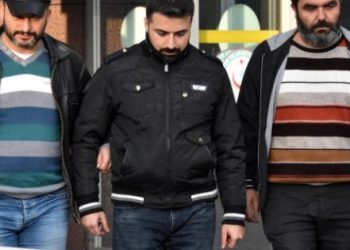 İhraç edilen savaş pilotu, kumpir satarken kıskıvrak(!) yakalandı