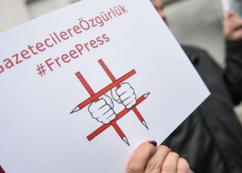 14 Fransız gazeteci Türkiye’den 14 gazeteciyi evlat edindi