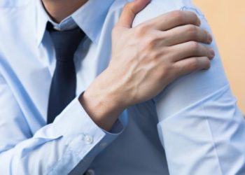 Geçmeyen omuz ağrısına dikkat!