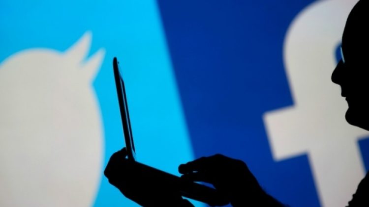 ‘Twitter özel mesajları izliyor’