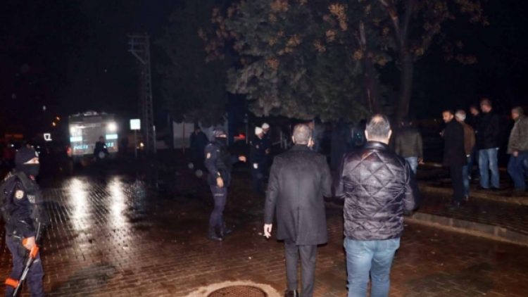 Reyhanlı’nın ilçe merkezine iki roket düştü