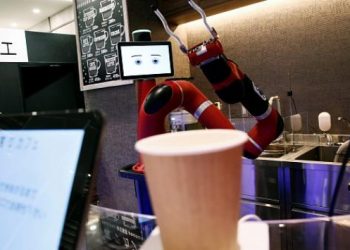 ​Japonya’da insansı robotların çalıştığı kafe hizmete girdi