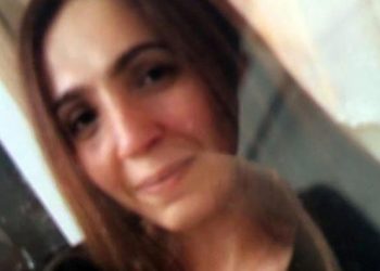 İnsanların gözü önünde boşanmak üzere olduğu eşinin boğazını kesti!