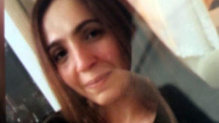 İnsanların gözü önünde boşanmak üzere olduğu eşinin boğazını kesti!