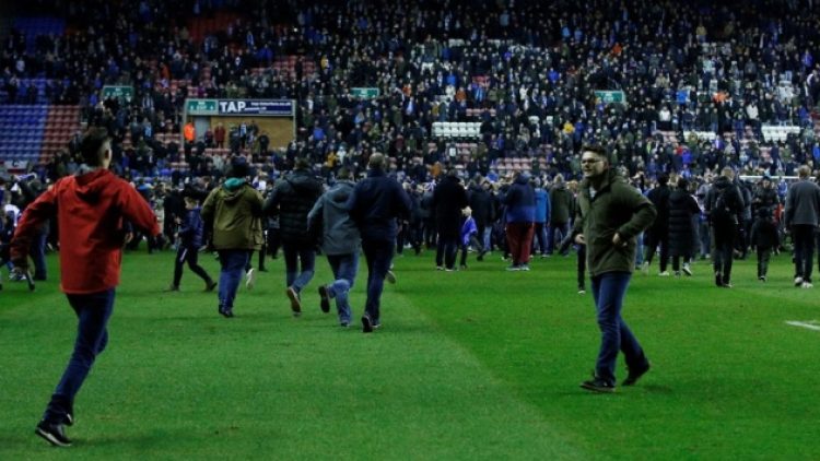Manchester City, Wigan Athletic’e kaybetti, saha içi karıştı!