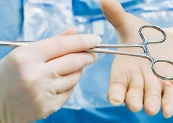 ​Dünyanın en büyük beyin tümörünü Hintli doktorlar aldı