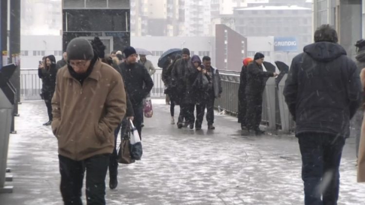 İstanbul’da beklenen kar yağışı başladı
