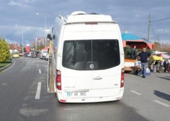 Korsan servisle öğrenci taşırken alkollü yakalandı