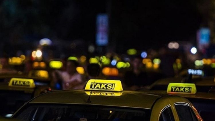 Taksiciler, müşteri gibi çağırdıkları Uber şoförünü dövdü