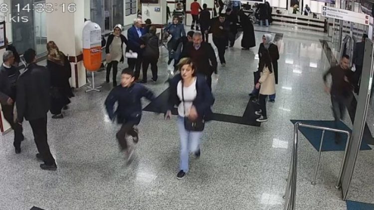 Hastanede düşen hastayı canlı bomba sandılar