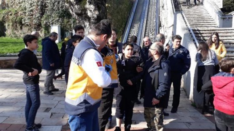 Yürüyen merdiven bir anda tersine hareket etti: 8 kişi yaralı