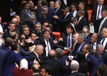 HDP’li vekilleri darp eden AKP’li olunca ceza verilmedi