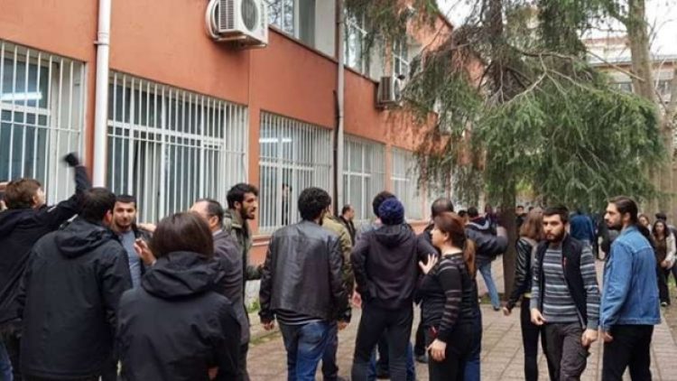 İstanbul Üniversitesi’nde 22 öğrenci gözaltına alındı