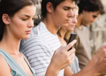 20 saat cep telefonuna bakan kadın ölüm tehlikesi atlattı