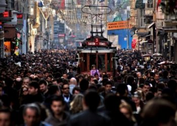 Türkiye’de çalışanların yüzde 34’ü 50 saatten fazla çalışıyor
