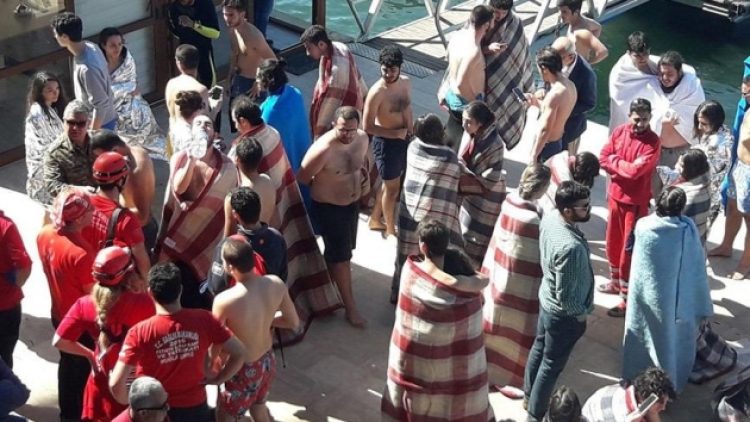 Üniversite öğrencilerini taşıyan tekne battı