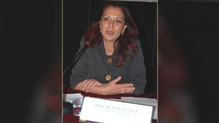 ‘Barış Akademisyeni’ Üstel’e ceza