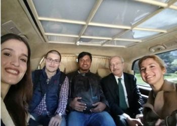Kılıçdaroğlu, otostop çeken ODTÜ öğrencilerini aracına aldı