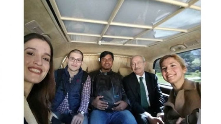 Kılıçdaroğlu, otostop çeken ODTÜ öğrencilerini aracına aldı