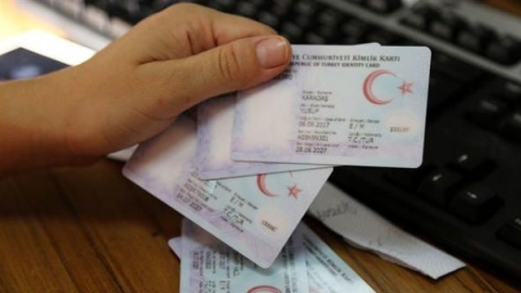 AYM’den karar: Çocuklar artık annelerinin soyadlarını taşıyabilecek