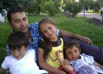 Gölete düşen otomobilde 3 çocuğuyla birlikte öldü