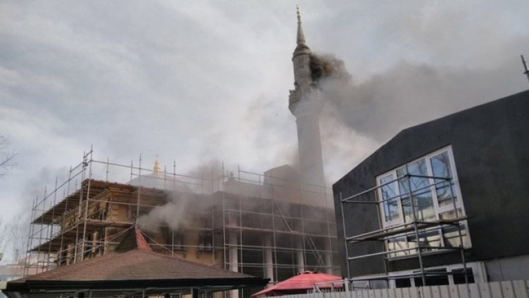 Teşvikiye Camii’nde yangın çıktı