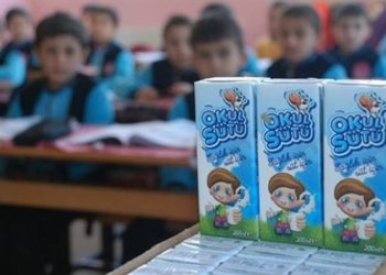 Öğrenciler tarihi geçmiş sütten zehirlendi