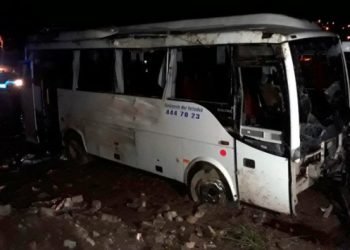 Elazığ’da yolcu midibüsü devrildi: 30 yaralı