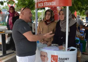 Cumhurbaşkanı adayı Karamollaoğlu, 70 bin imzaya ulaştı