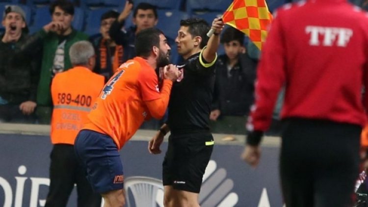 Arda Turan, ‘hakeme tehdit ve hakaretten’ PFDK’ya sevk edildi!