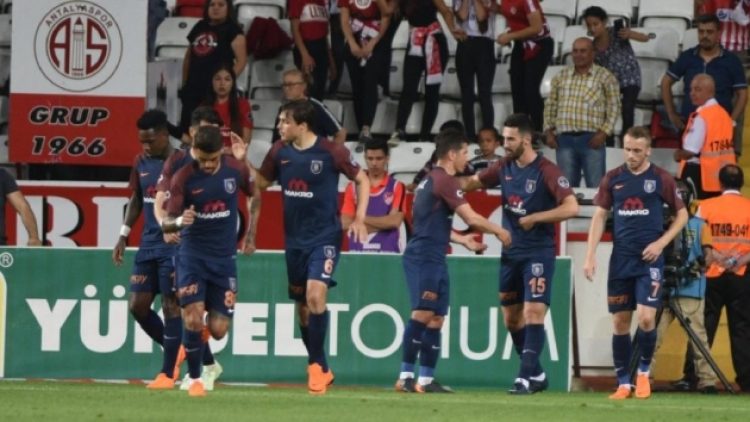 Başakşehir şampiyonluk şansını son maça taşıdı