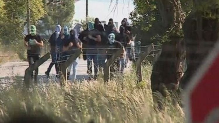 Taraftar kulübü bastı: Yaralılar var!